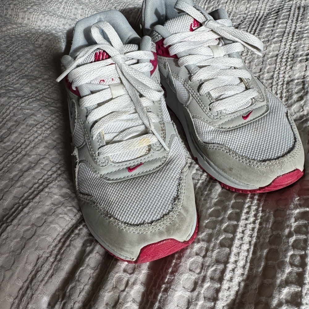 Nike Women's Sneakers in White, Pink, and Gray - Picture 4 of 5